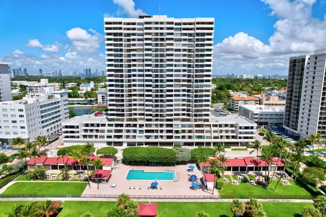 $4,000 | 2555 Collins Avenue, Unit 606, Miami Beach, FL 33140