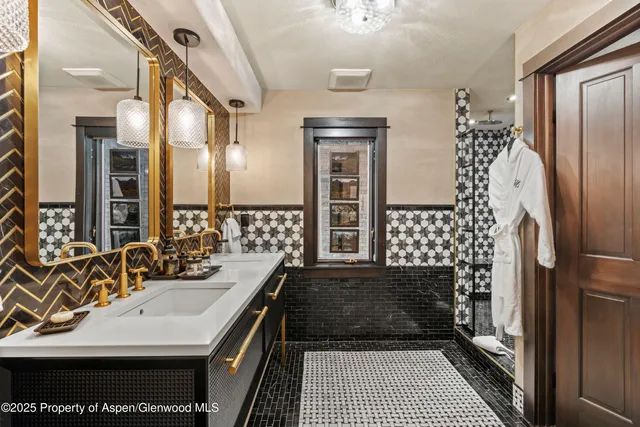 $32,000,000 | 10 Little Highlands Way, Aspen, CO 81611