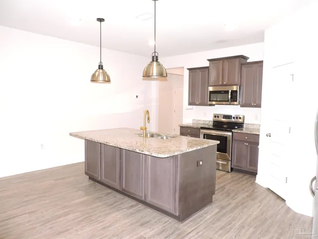 $1,975 | 3777 Hawks Landing Circle, Pace, FL 32571