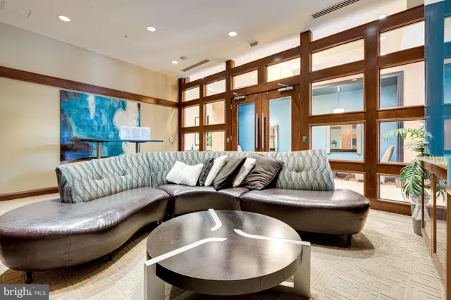 $3,150 | 2720 South Arlington Mill Drive, Unit 314, Arlington, VA 22206