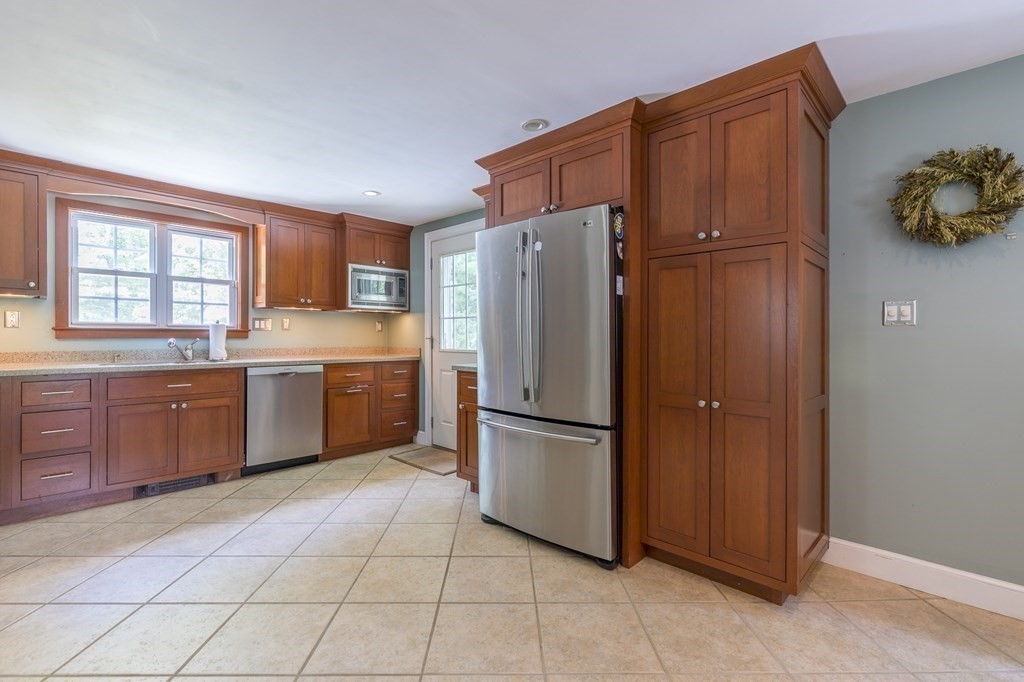 50 Rustic Road Walpole, MA 02032 - Photo 8 of 22