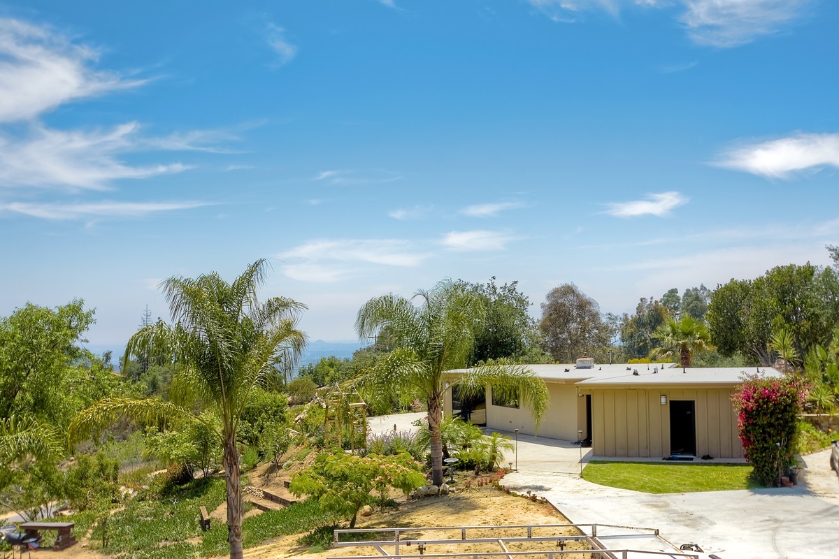 6497 Rainbow Heights Road Fallbrook, CA 92028 - Photo 3 of 24