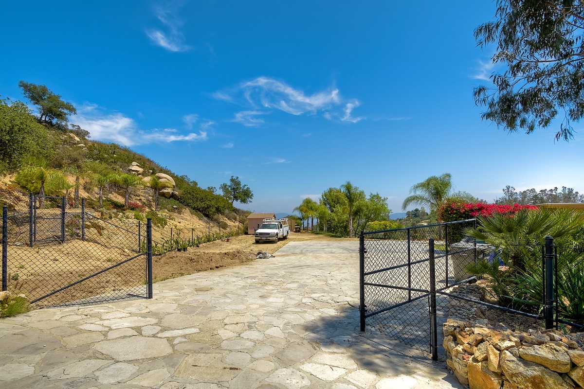 6497 Rainbow Heights Road Fallbrook, CA 92028 - Photo 4 of 24 Plentiful parking, circular driveway not shown.