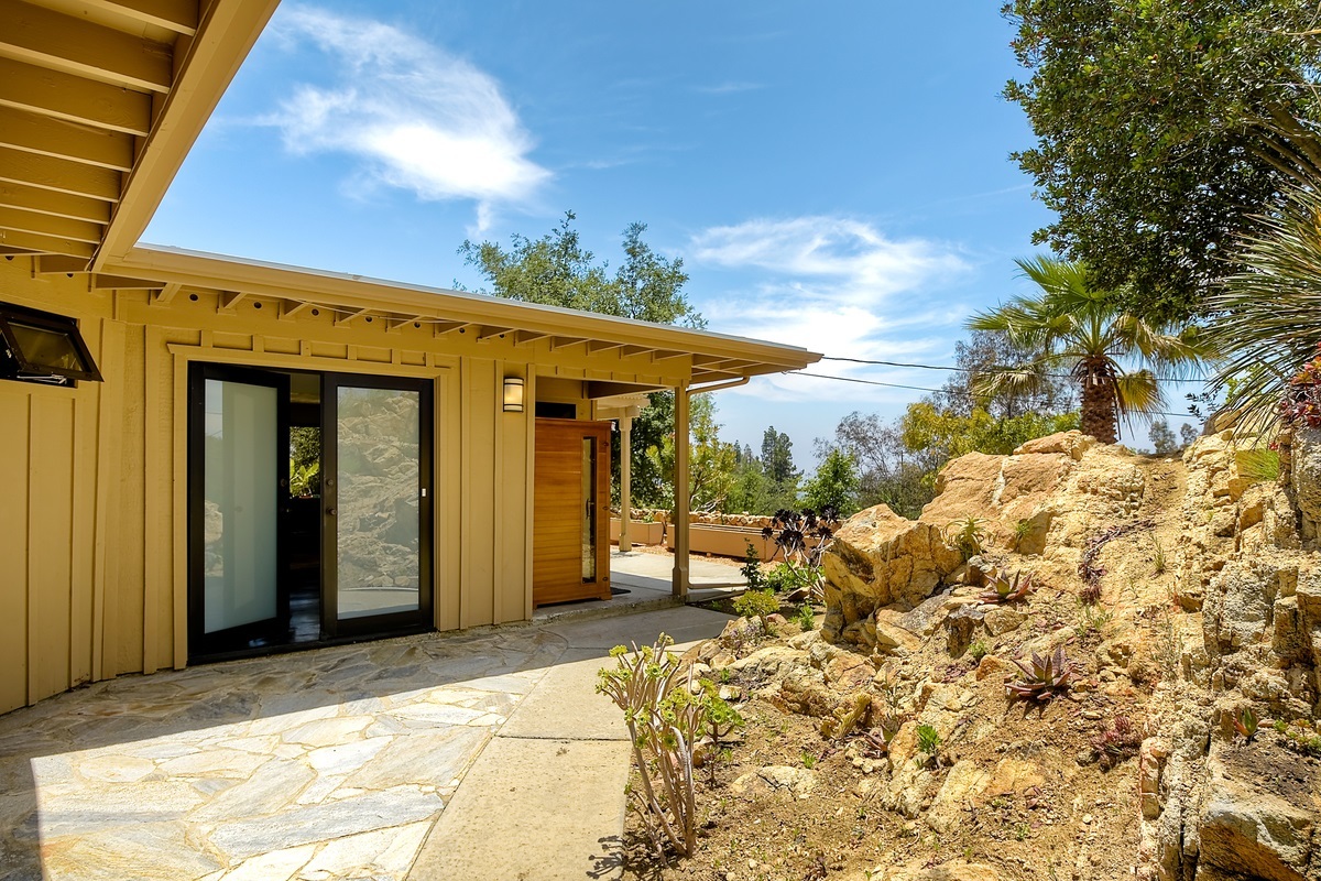 6497 Rainbow Heights Road Fallbrook, CA 92028 - Photo 5 of 24 Unique and inviting entry