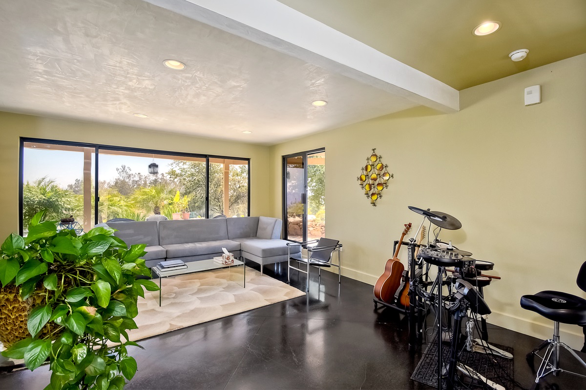 6497 Rainbow Heights Road Fallbrook, CA 92028 - Photo 8 of 24