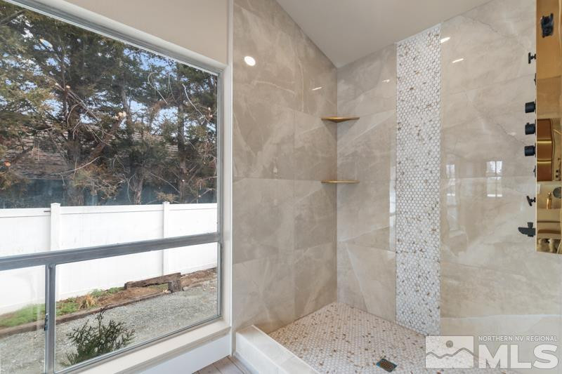 995 Skyline Boulevard Reno, NV 89509 - Photo 28 of 34 a bathroom with a shower