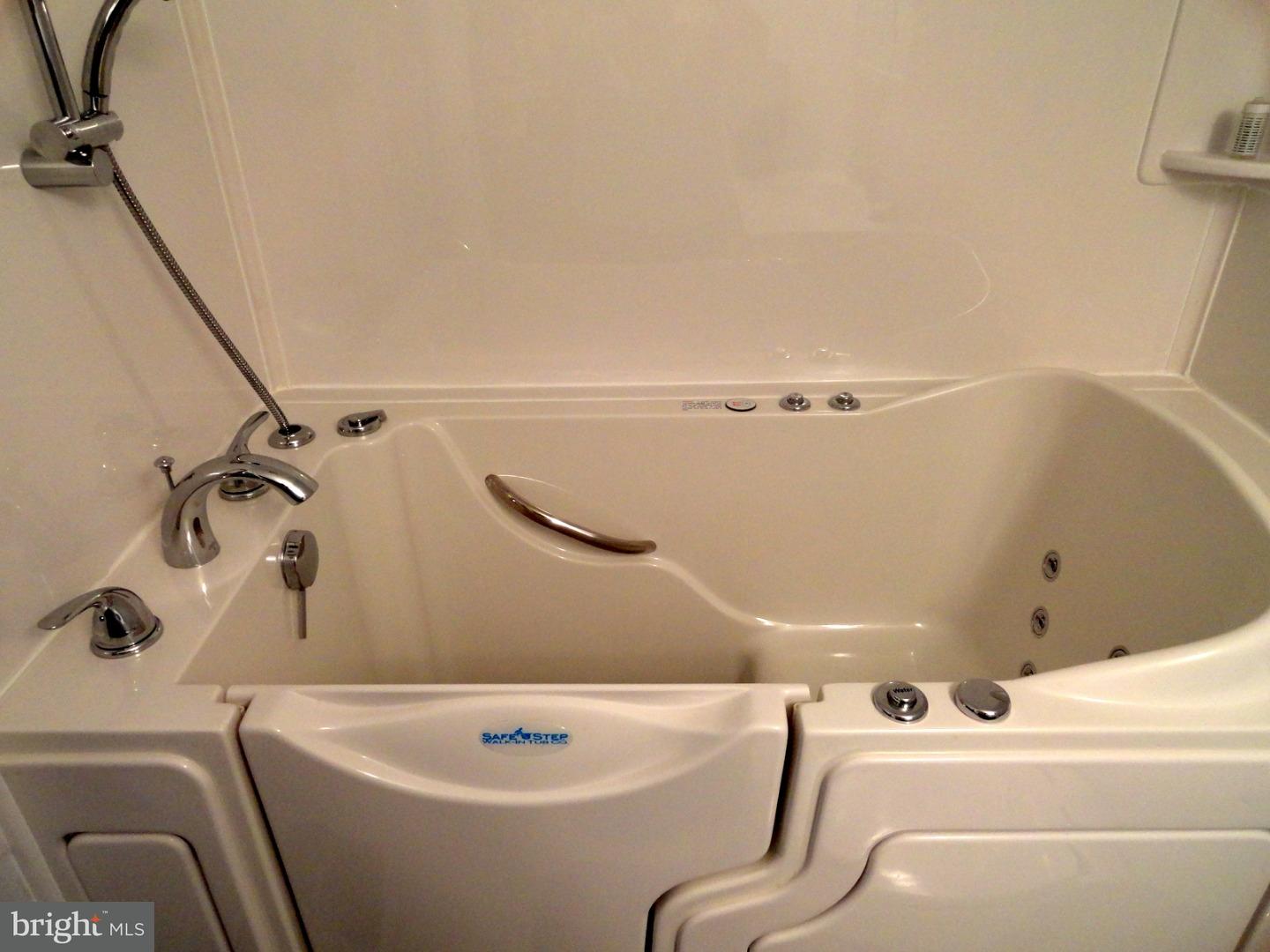 646 Good Intent Road Blackwood, NJ 08012 - Photo 17 of 25 Bathroom