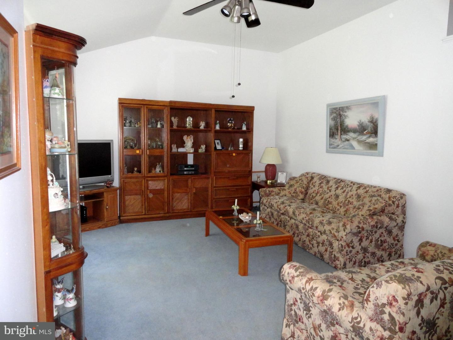 646 Good Intent Road Blackwood, NJ 08012 - Photo 8 of 25 Living Room