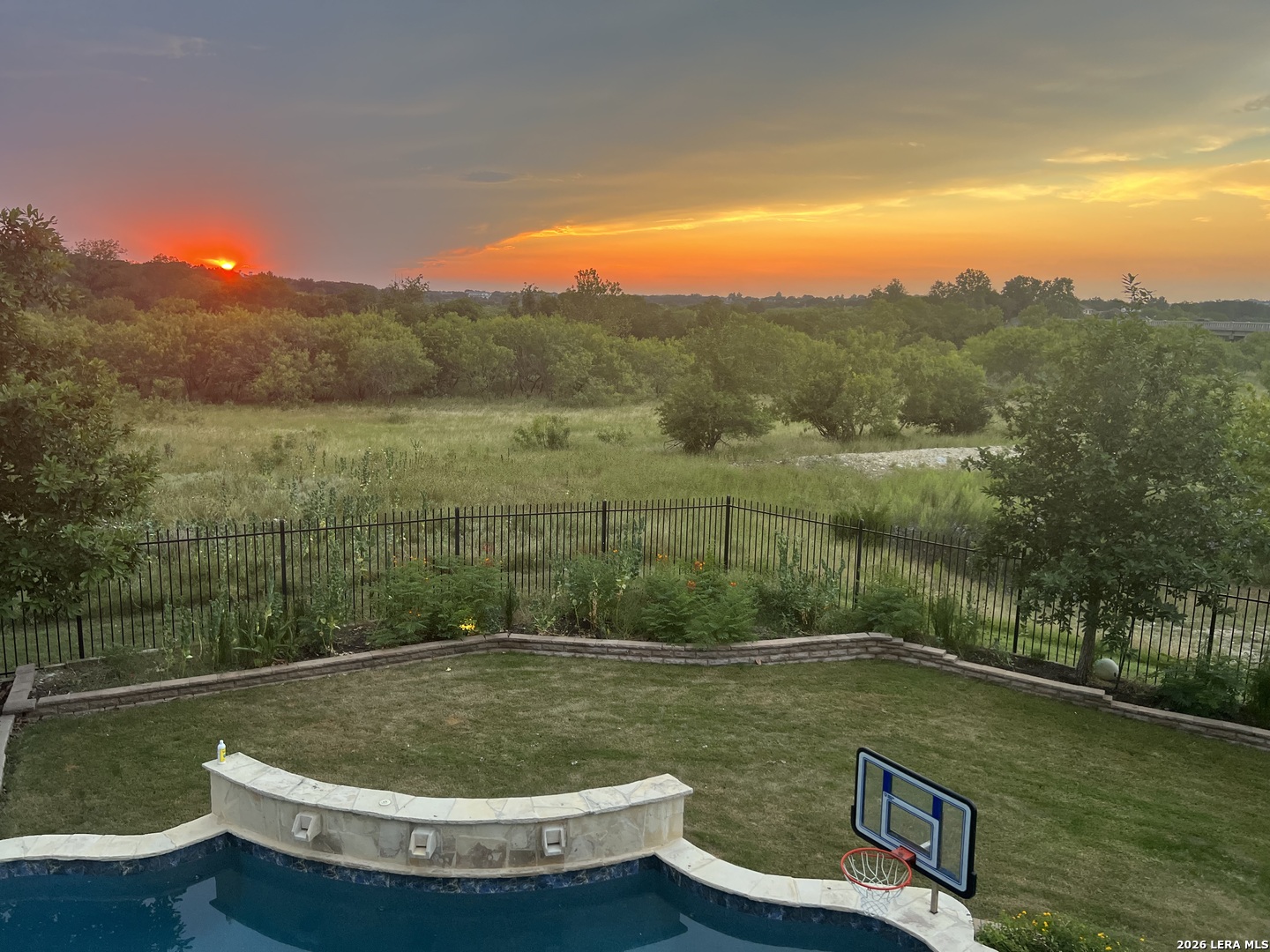 8039 Cibolo Valley Fair Oaks Ranch, TX 78015 - Photo 34 of 63 a view of a jacuzzi with a yard