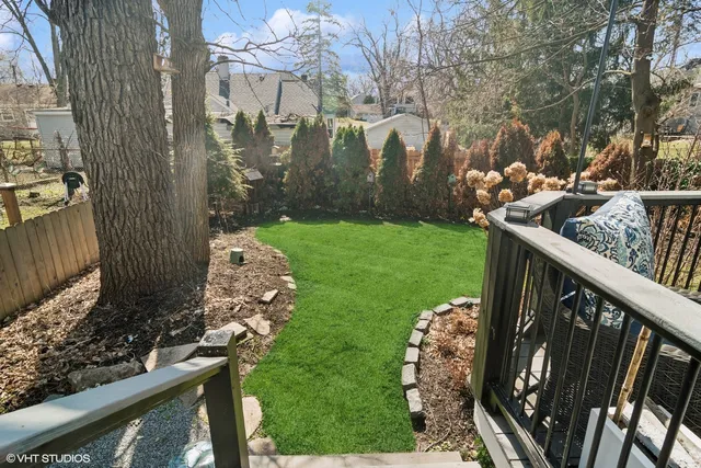 a view of yard with tree
