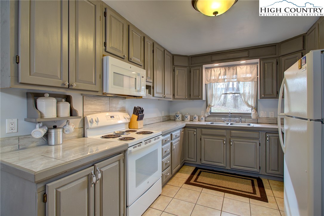 138 Wickham Square, Unit 6 Boone, NC 28607 - Photo 8 of 31 Gallery Image 8