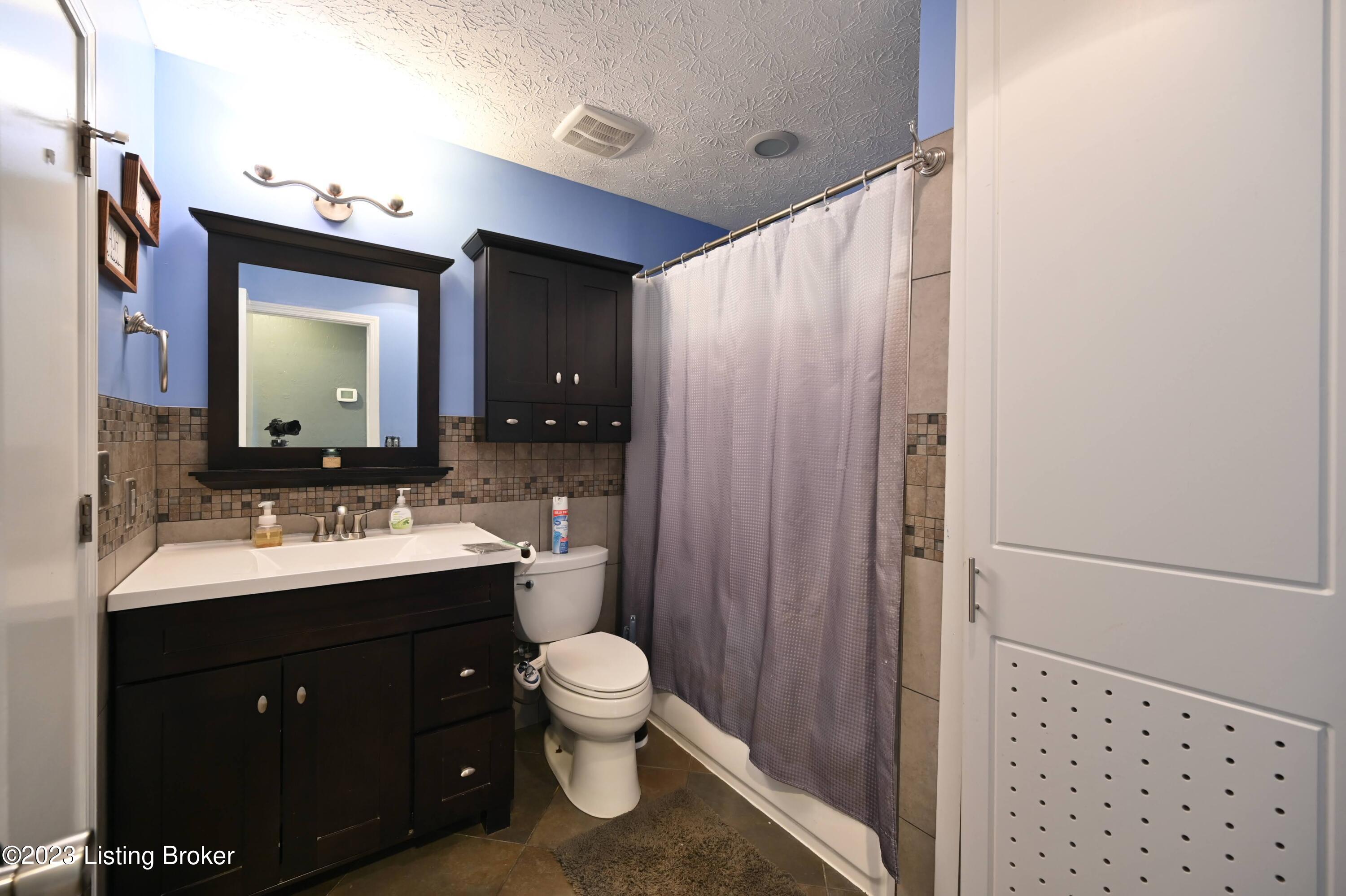 7910 Rochelle Road Louisville, KY 40228 - Photo 17 of 34 DSC_8826