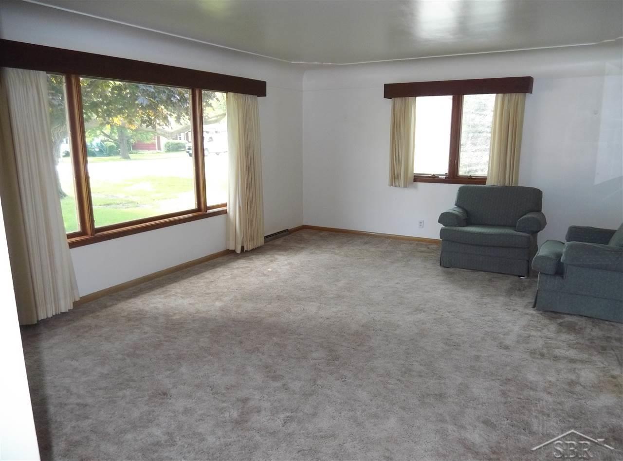 18 South Lincoln Road Bay City, MI 48708 - Photo 8 of 28 31321038-7.JPG