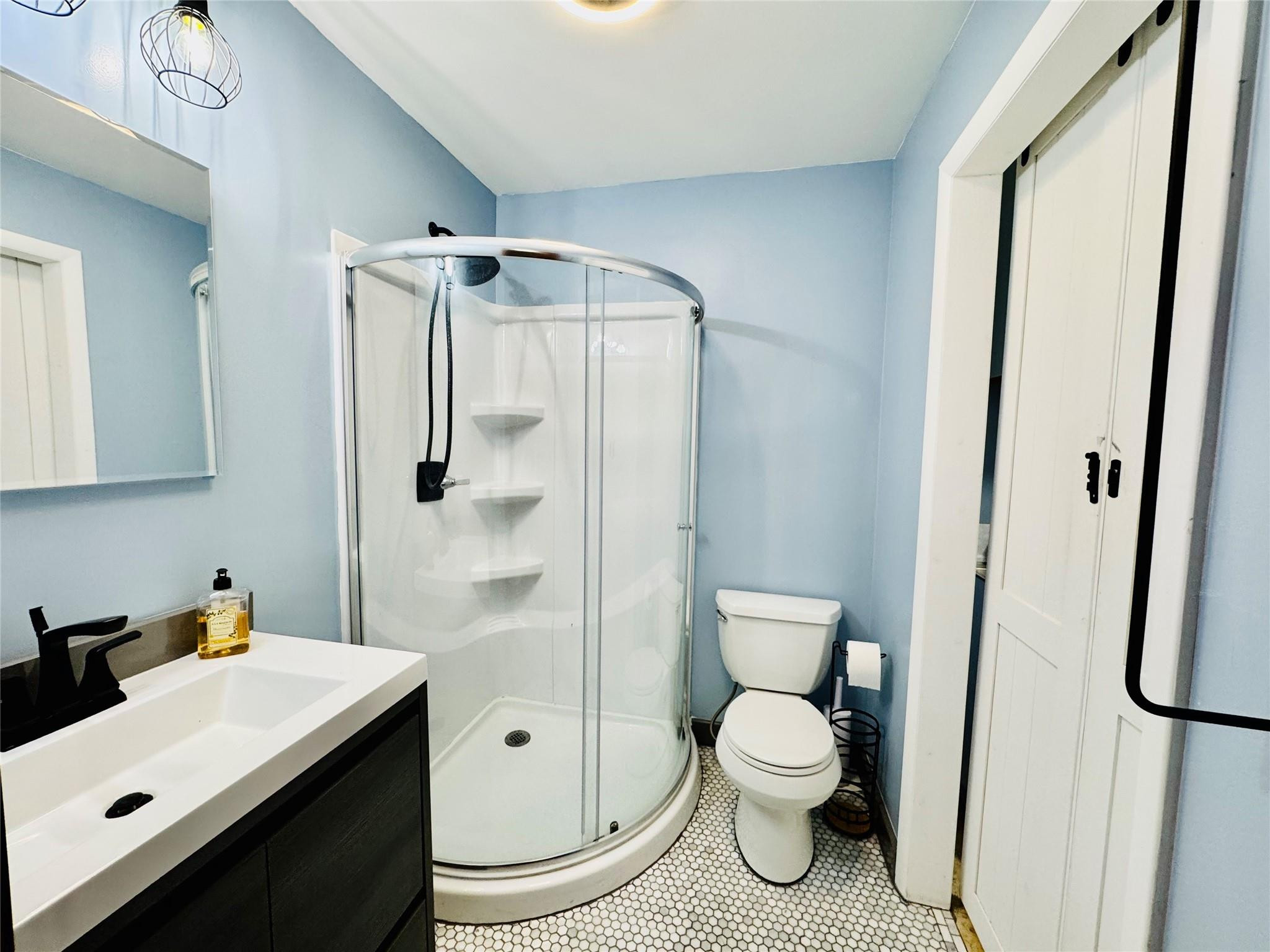 395 Southwest 30th Terrace Okeechobee, FL 34974 - Photo 16 of 57 a bathroom with a toilet sink and shower