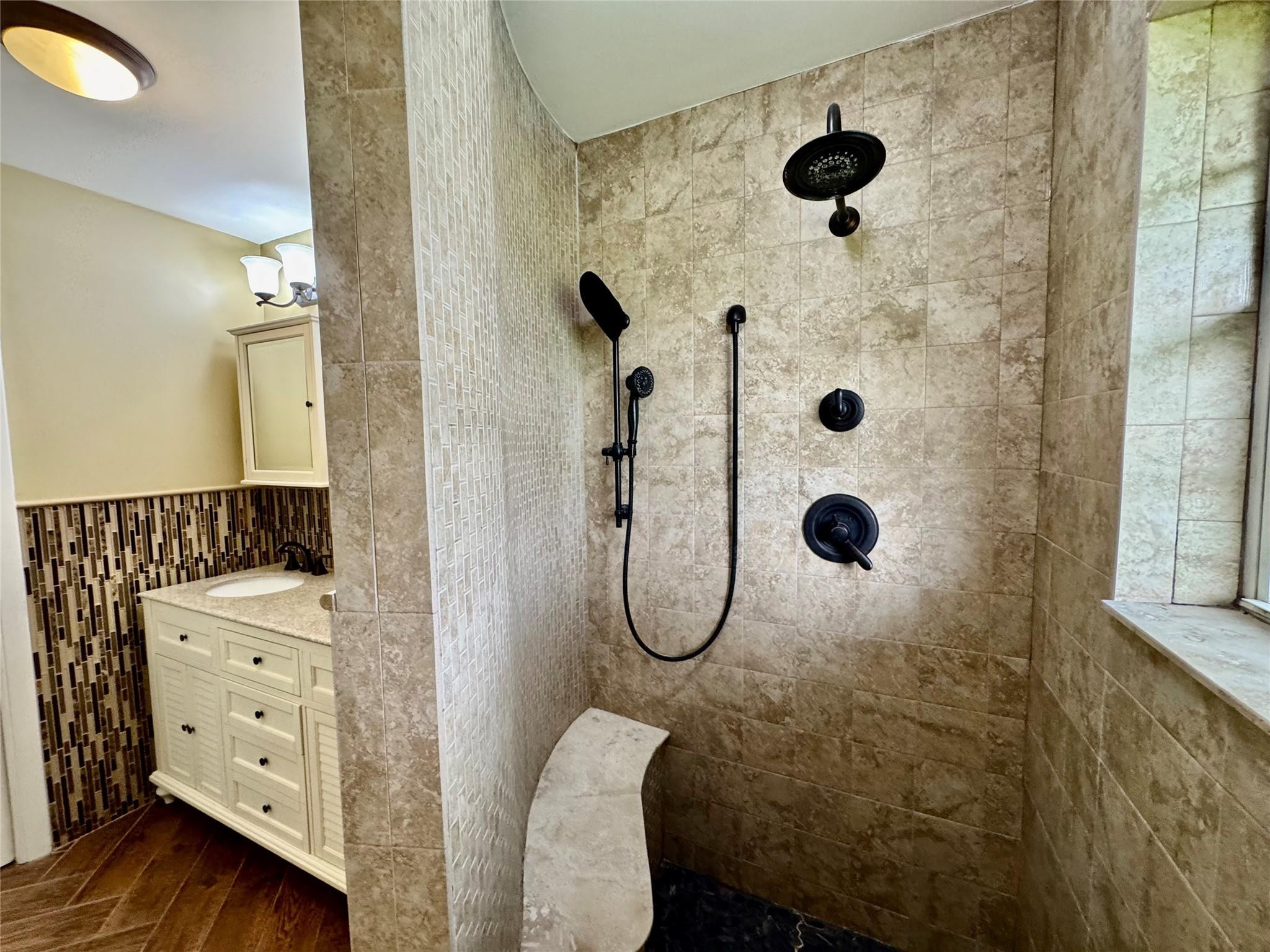 395 Southwest 30th Terrace Okeechobee, FL 34974 - Photo 22 of 57 a bathroom with a shower