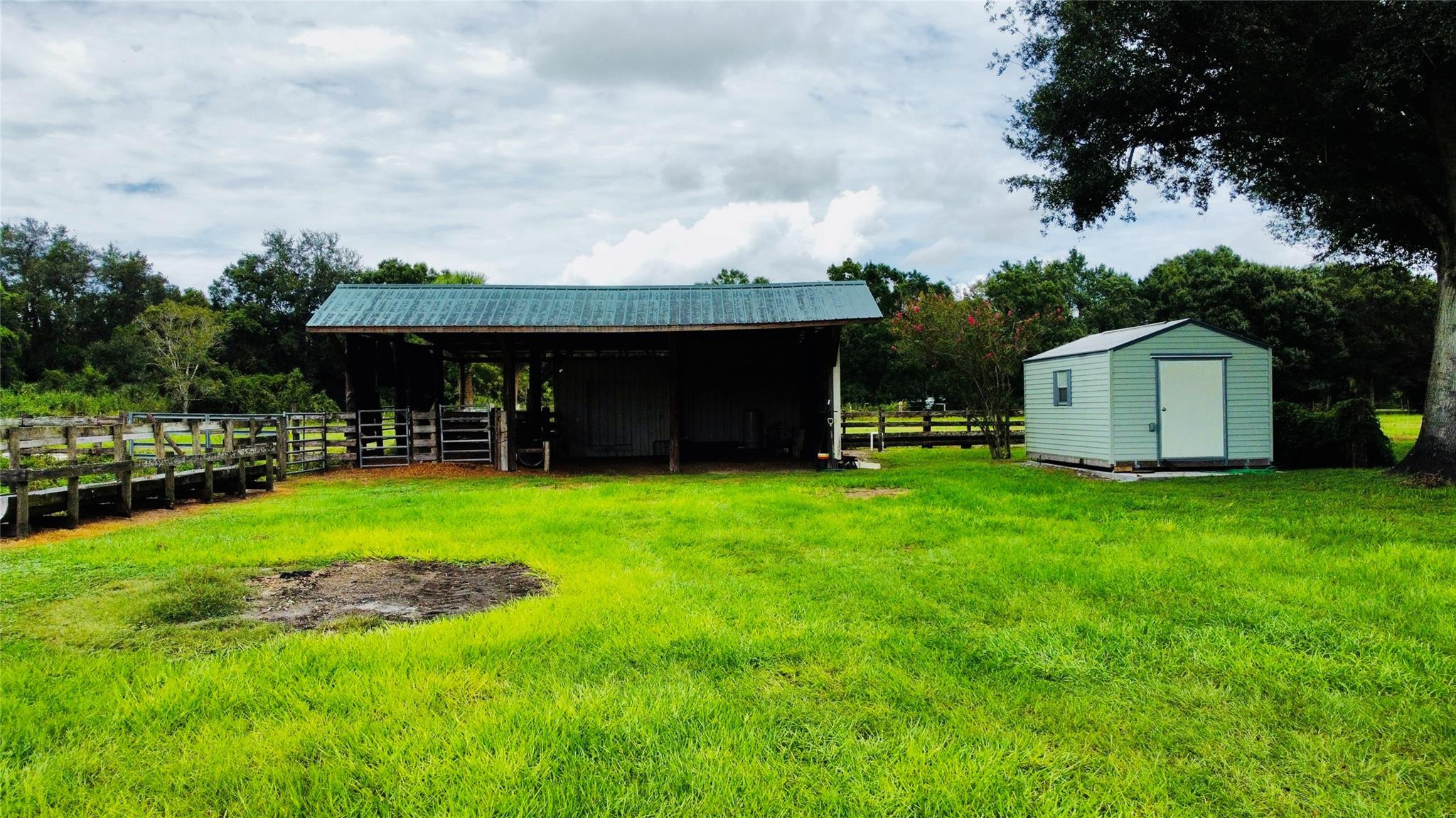 395 Southwest 30th Terrace Okeechobee, FL 34974 - Photo 50 of 57 a view of a house with backyard and porch