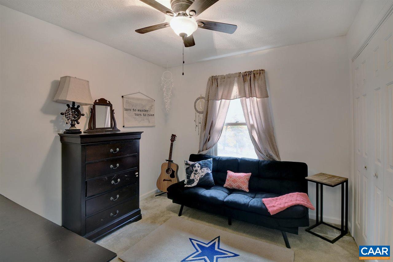 12 Laguna Road Palmyra, VA 22963 - Photo 17 of 50 a living room with furniture and a window