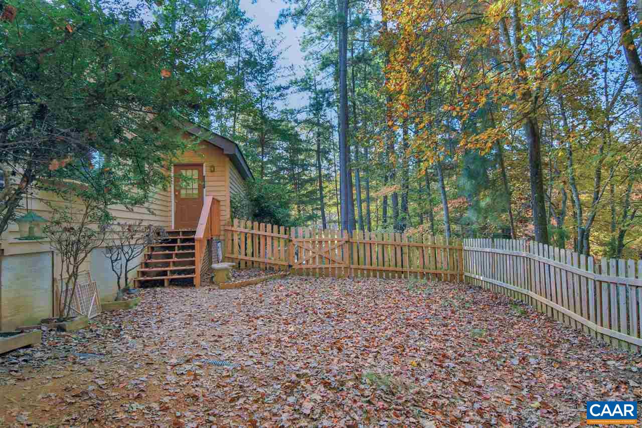 12 Laguna Road Palmyra, VA 22963 - Photo 26 of 50 a view of a backyard with a small cabin