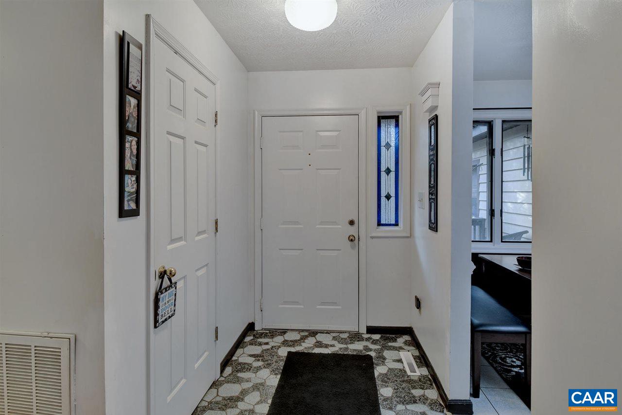 12 Laguna Road Palmyra, VA 22963 - Photo 5 of 50 a view of a hallway