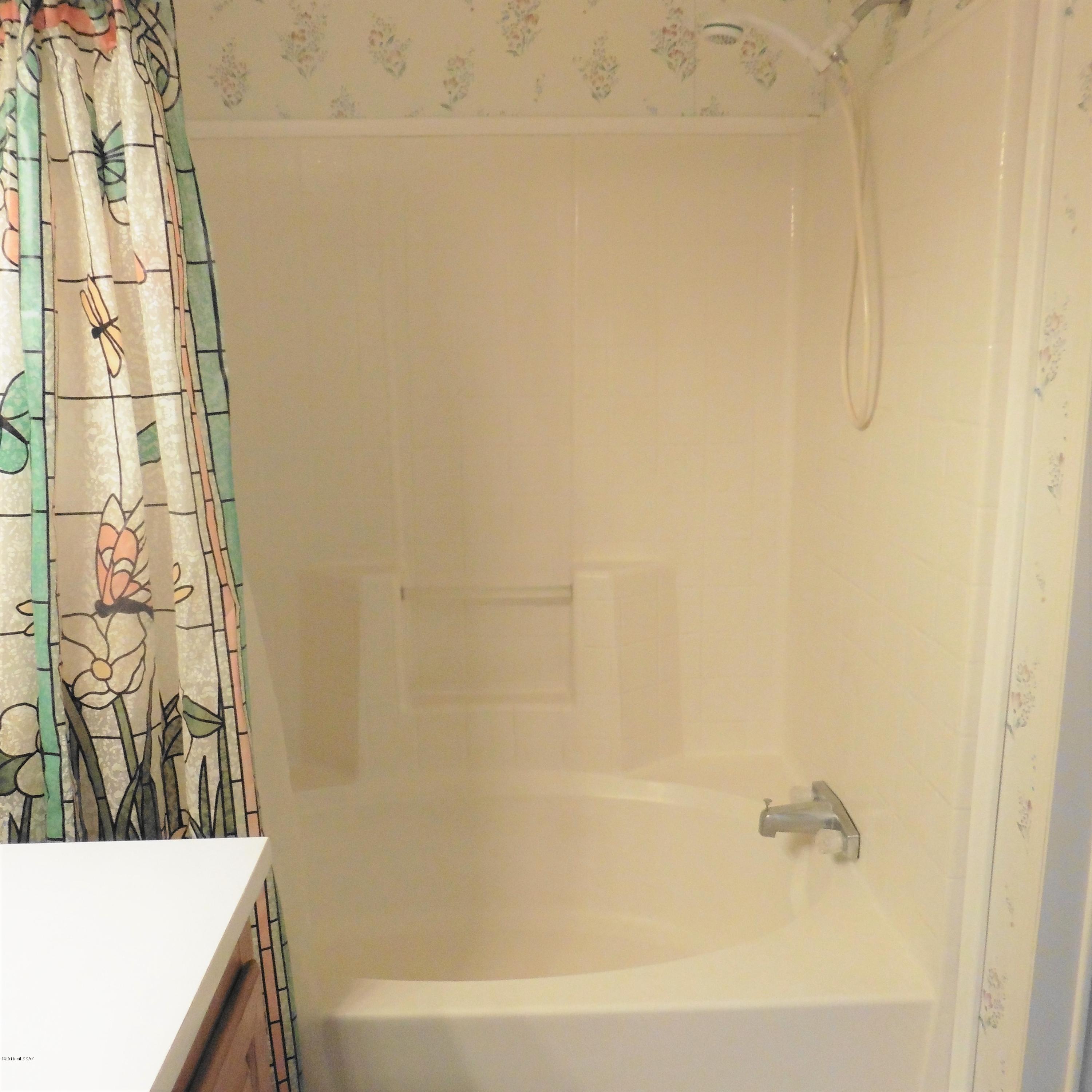 4906 West Massingale Road Tucson, AZ 85741 - Photo 13 of 17 a bathroom with a sink and a bathtub