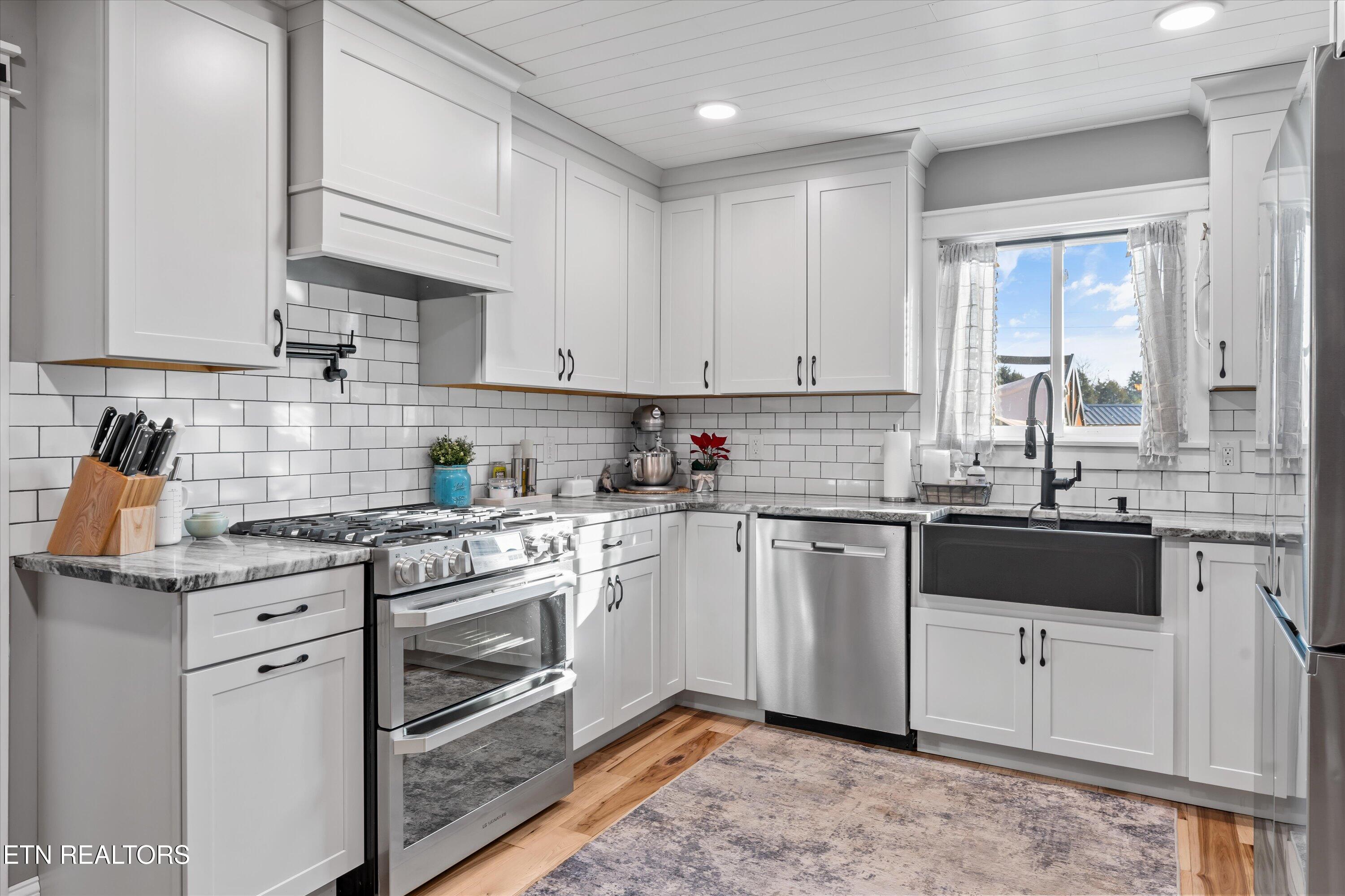 2940 Beecarter Road Dandridge, TN 37725 - Photo 18 of 54 15-Kitchen