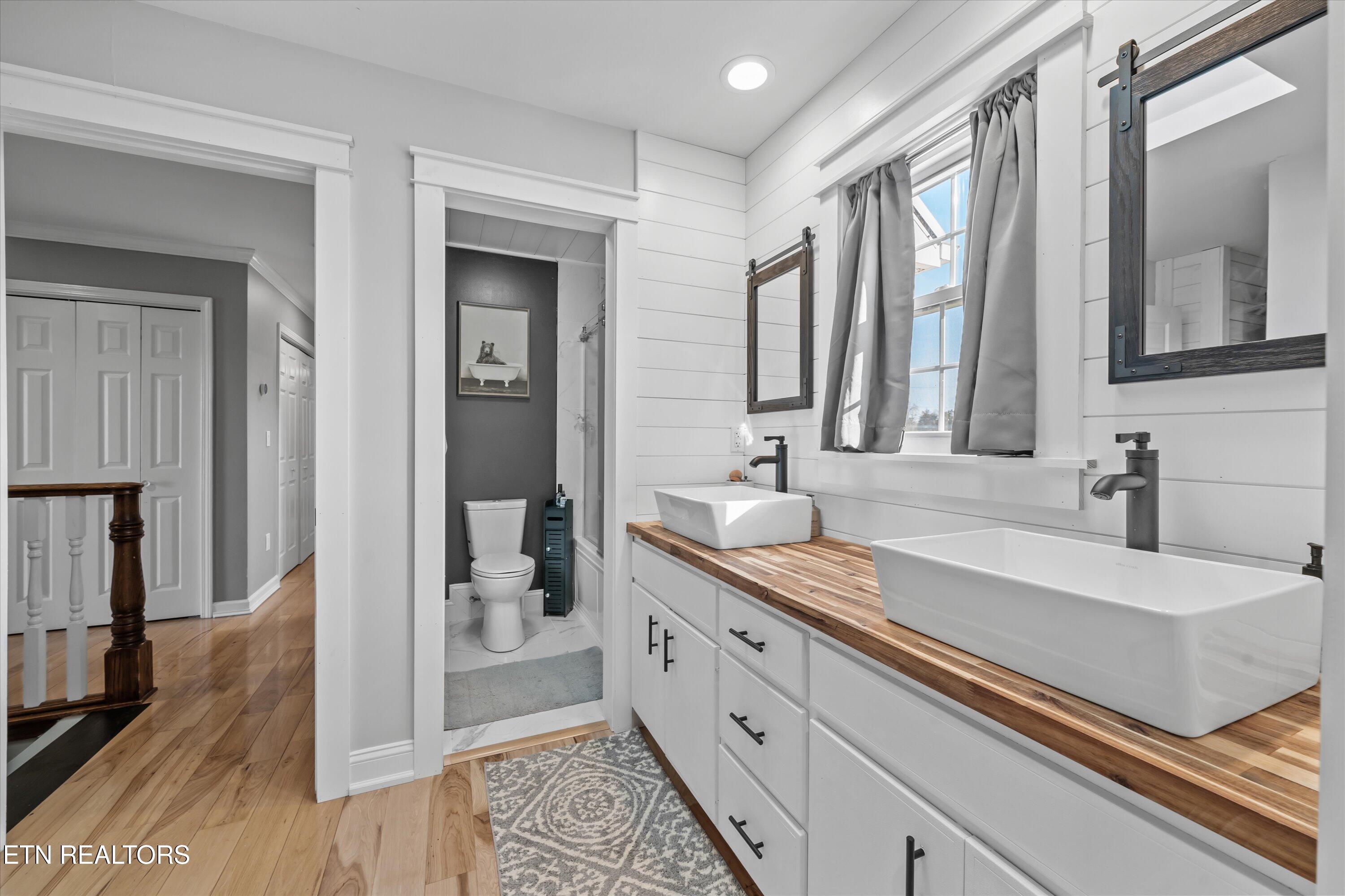 2940 Beecarter Road Dandridge, TN 37725 - Photo 32 of 54 30-En Suite Bath