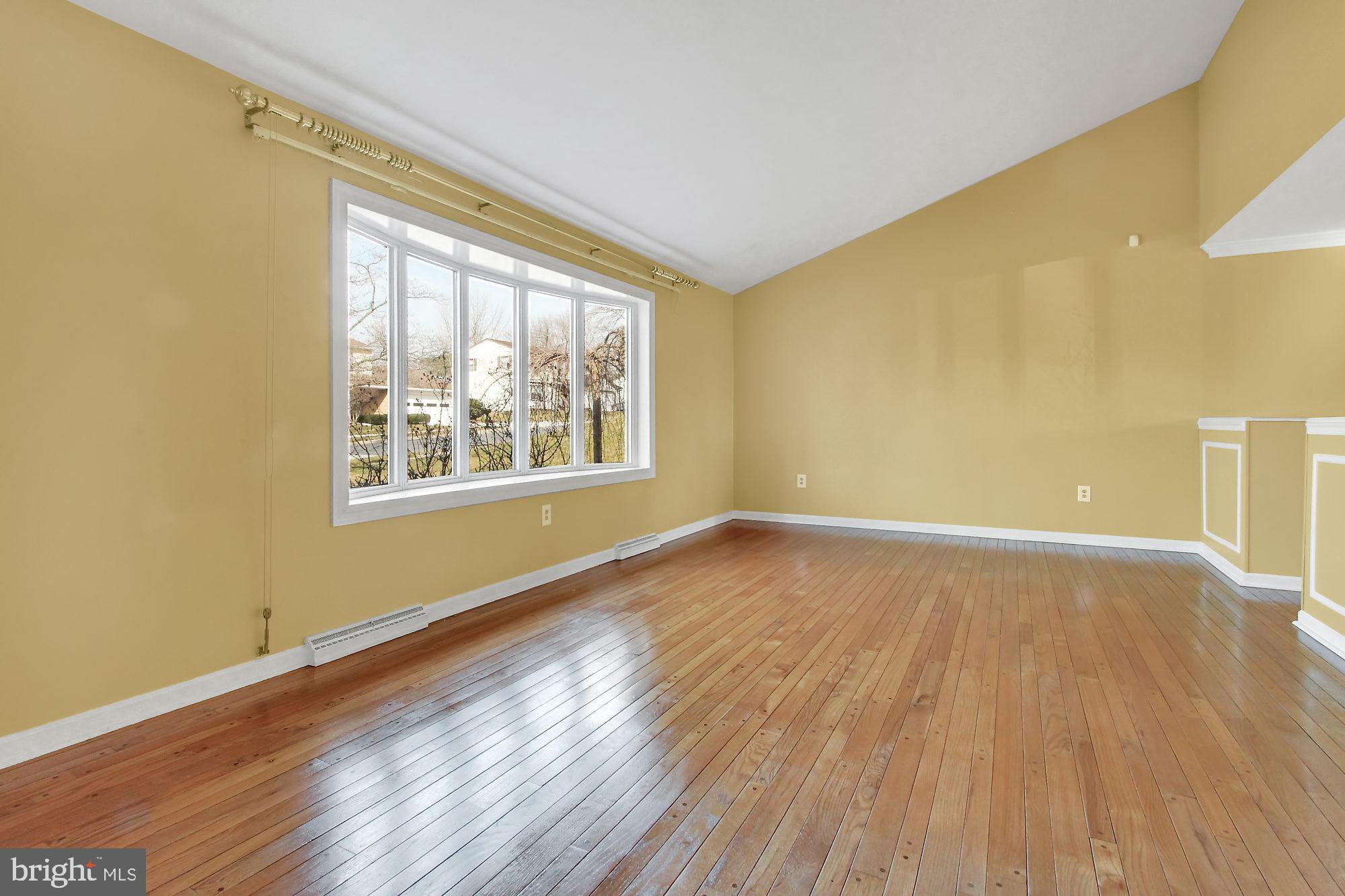 520 Spring House Road Camp Hill, PA 17011 - Photo 3 of 26 Living Room