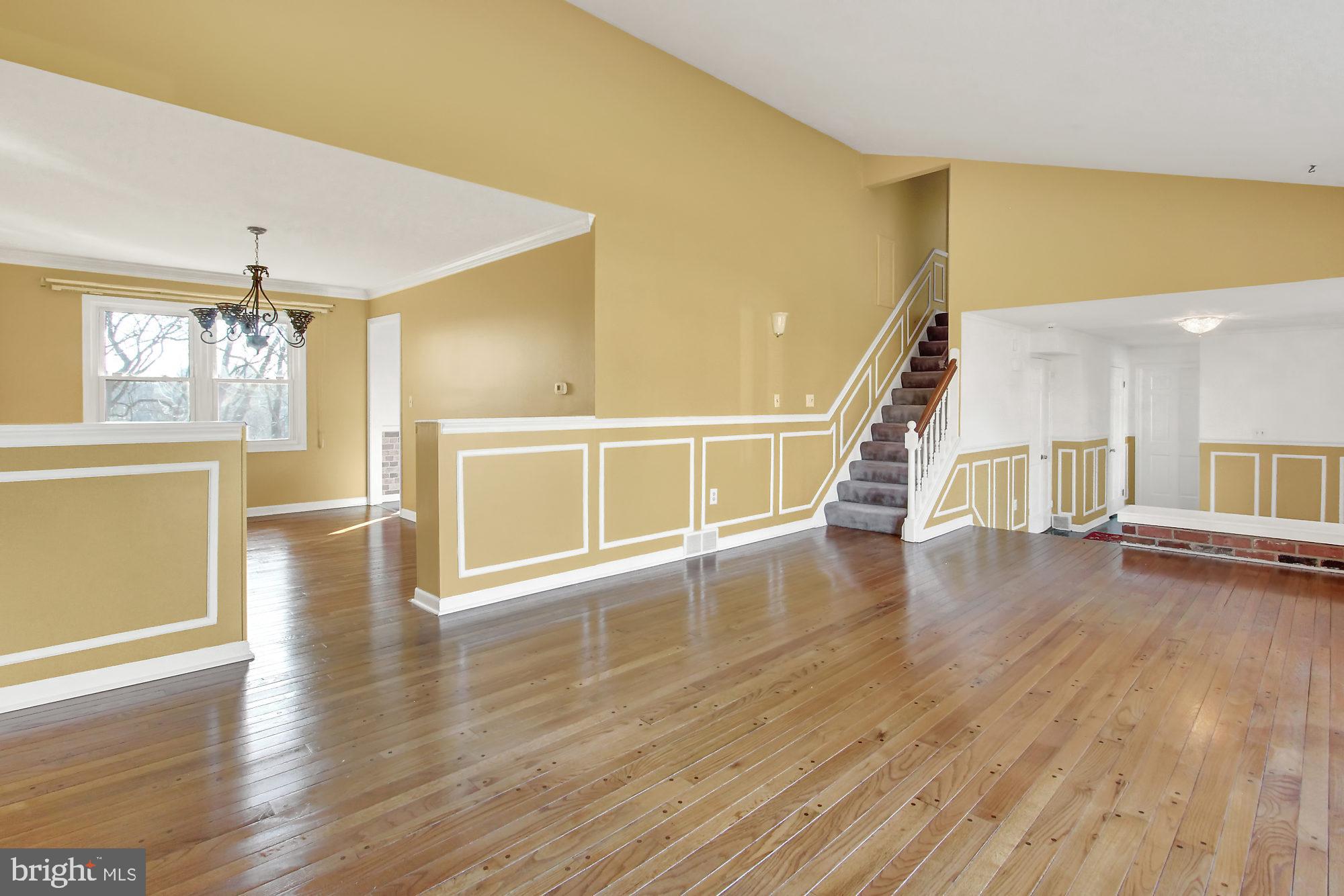 520 Spring House Road Camp Hill, PA 17011 - Photo 4 of 26 Living Room