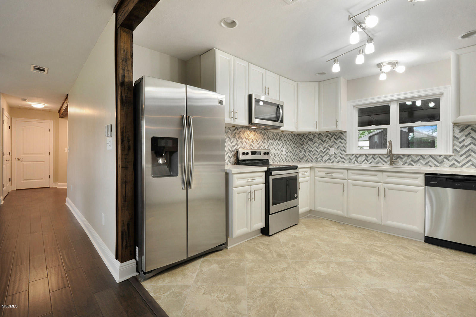13518 John Clark Road Gulfport, MS 39503 - Photo 6 of 20 006_1600x1067_mls_1600x1067