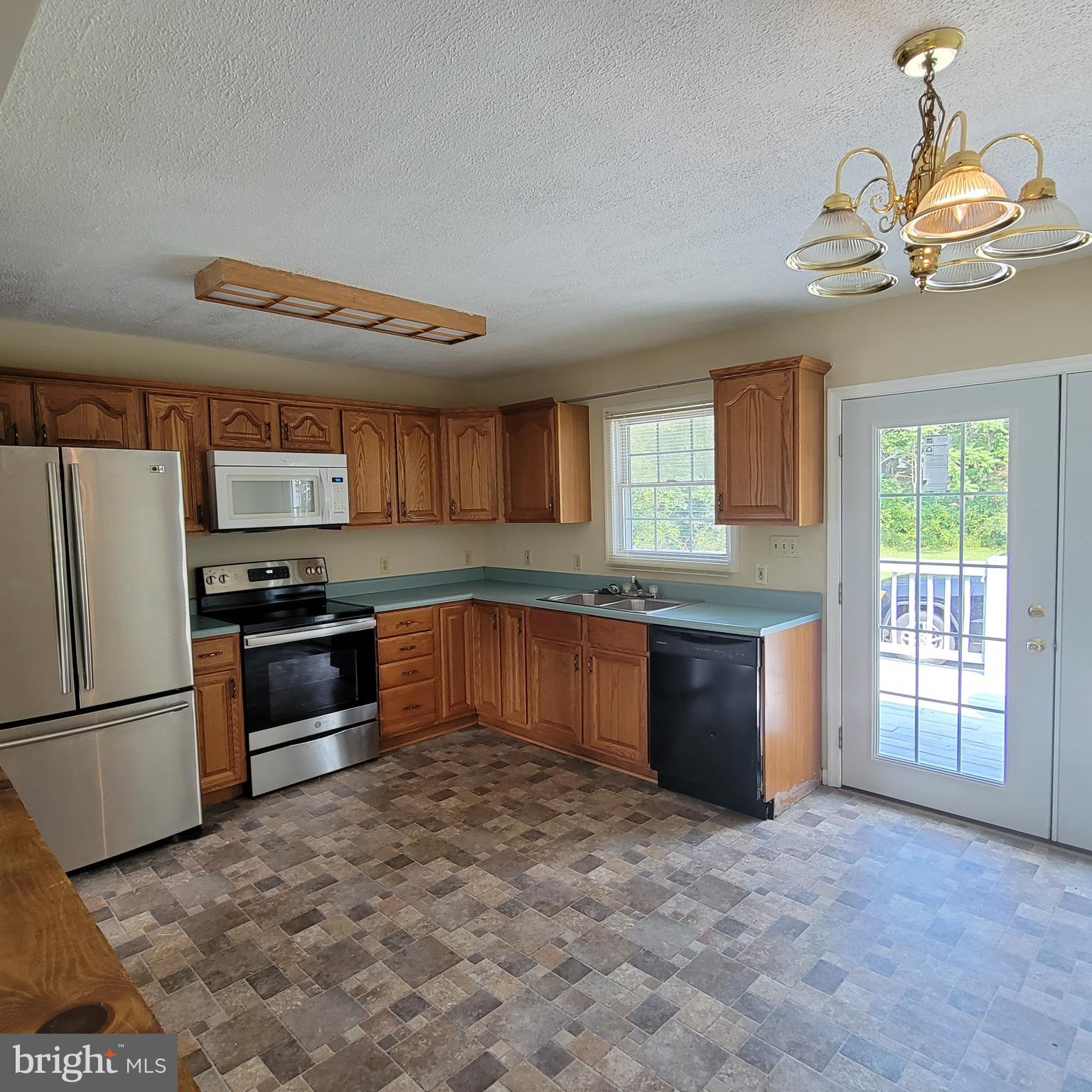 3475 Valley Road Berkeley Springs, WV 25411 - Photo 9 of 42 Kitchen