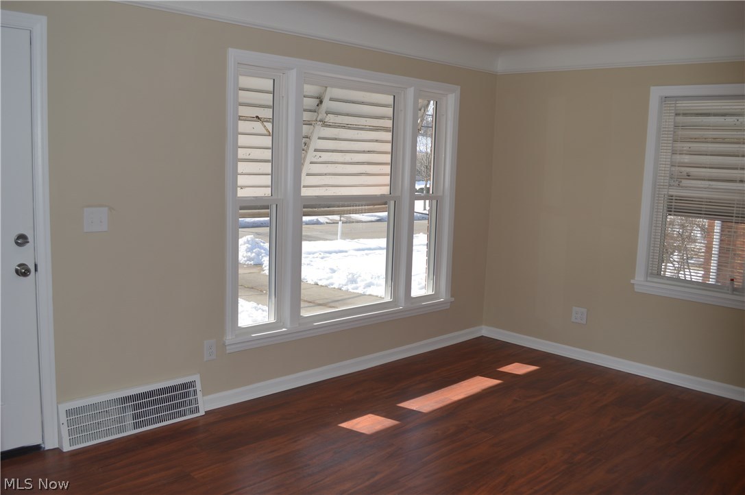 5667 Wellington Road Cleveland, OH 44124 - Photo 8 of 27 Gallery Image 8