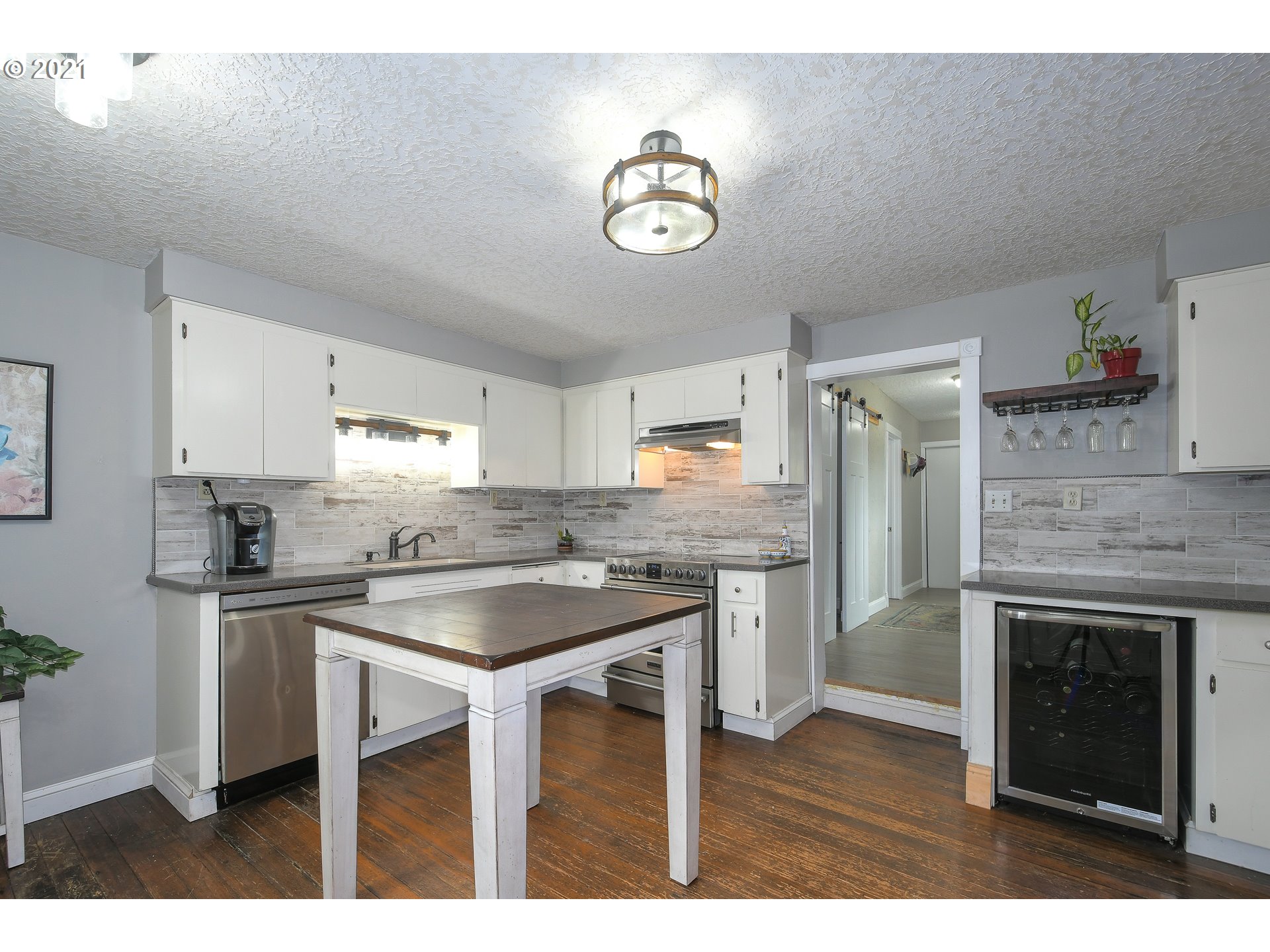 20512 Northeast Risto Road Battle Ground, WA 98604 - Photo 4 of 28 a kitchen with a stove a sink and a refrigerator