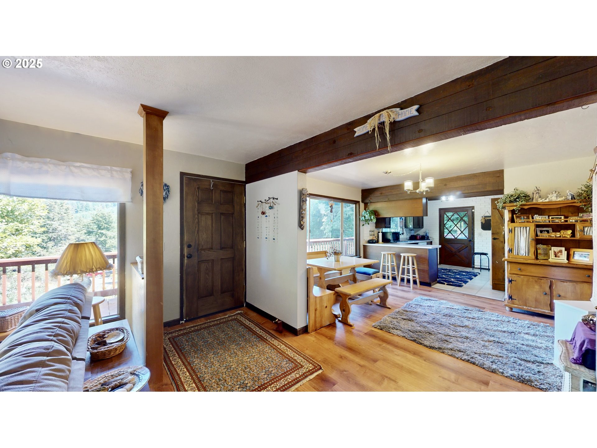 28656 Brooks Road Gold Beach, OR 97444 - Photo 12 of 43 Living Room