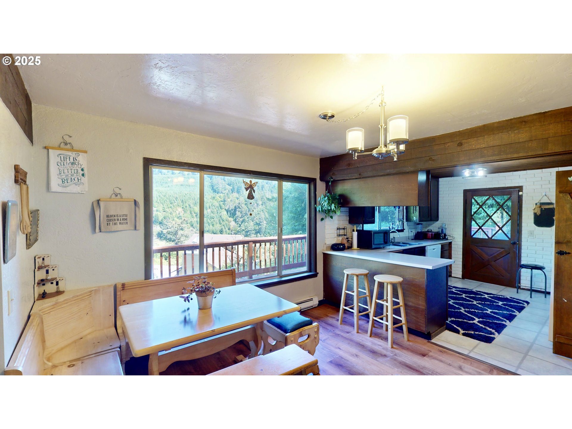 28656 Brooks Road Gold Beach, OR 97444 - Photo 13 of 43 Living Room