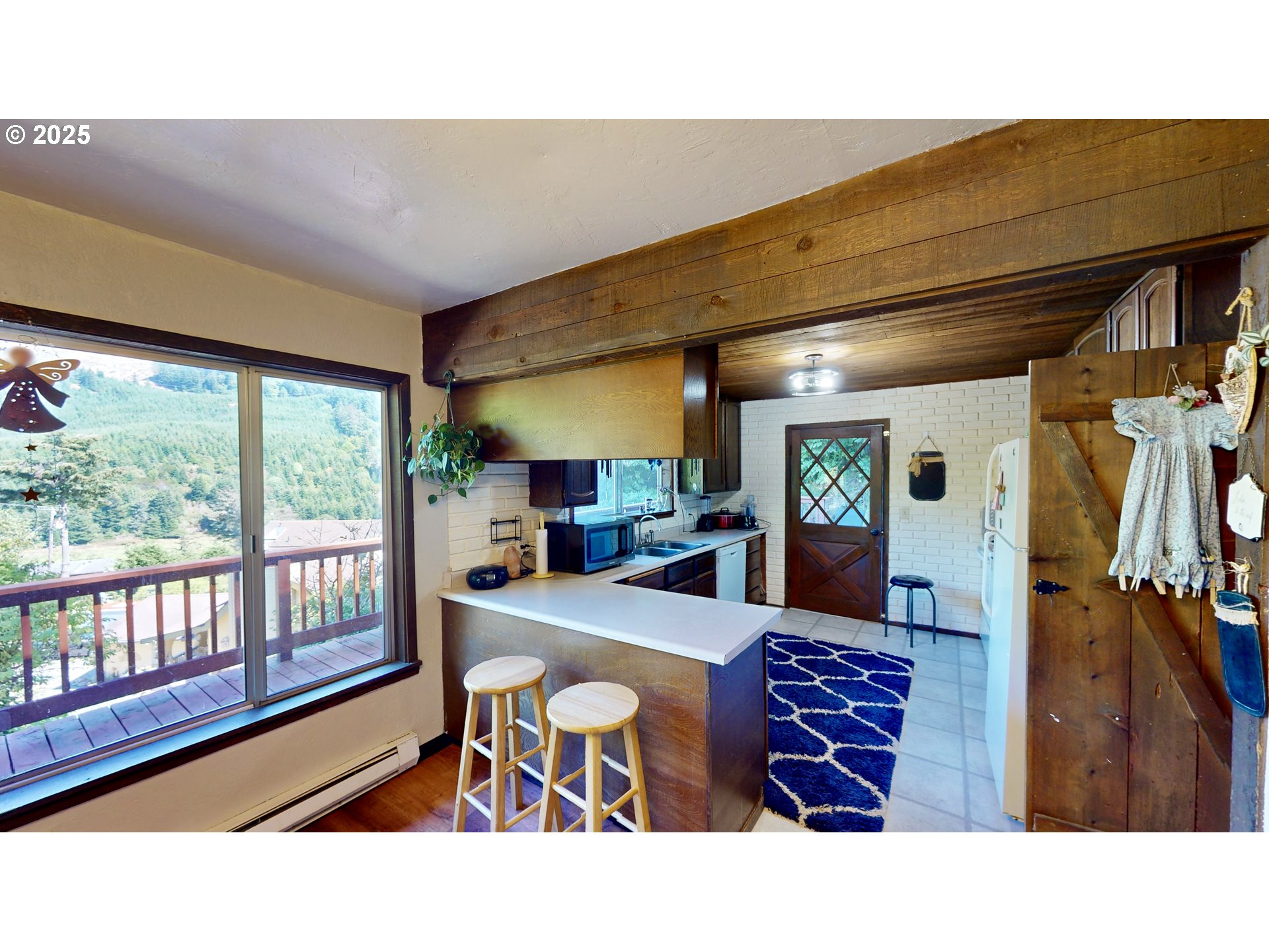 28656 Brooks Road Gold Beach, OR 97444 - Photo 14 of 43 Dining Area