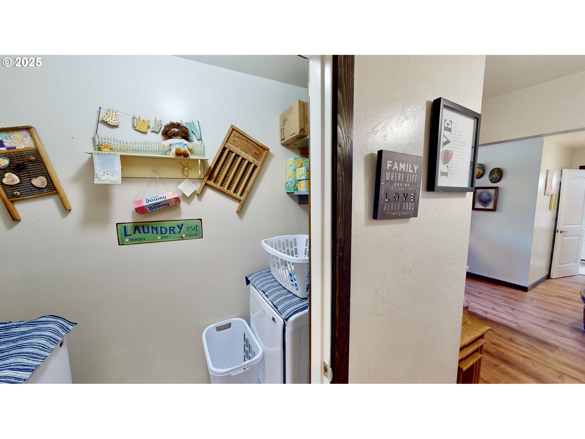 28656 Brooks Road Gold Beach, OR 97444 - Photo 31 of 43 Hallway