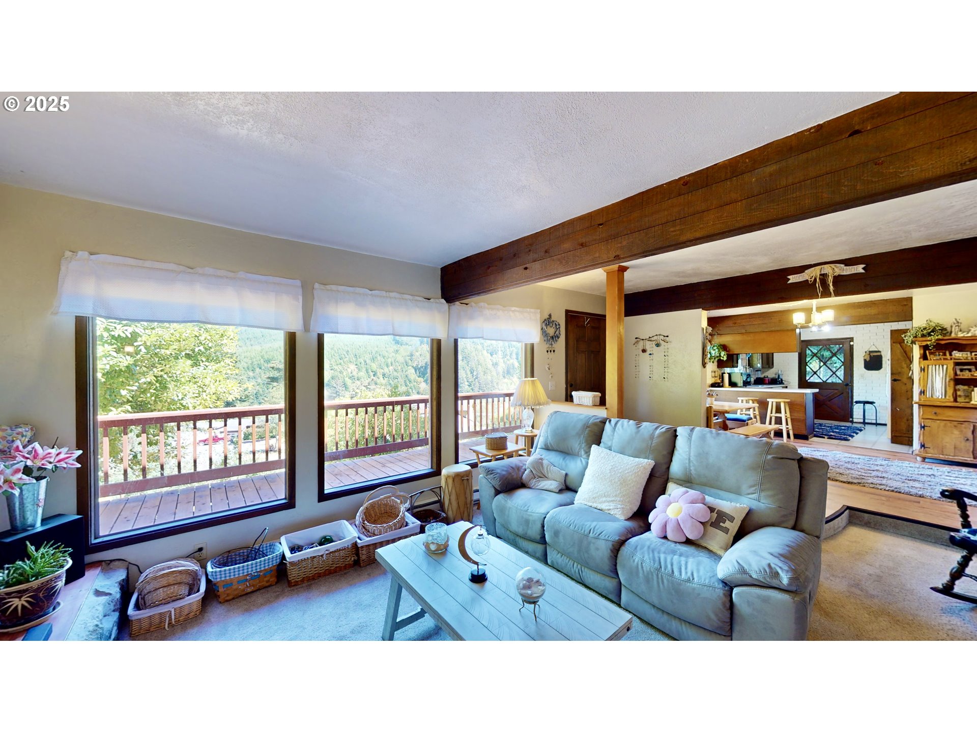 28656 Brooks Road Gold Beach, OR 97444 - Photo 9 of 43 Living Room