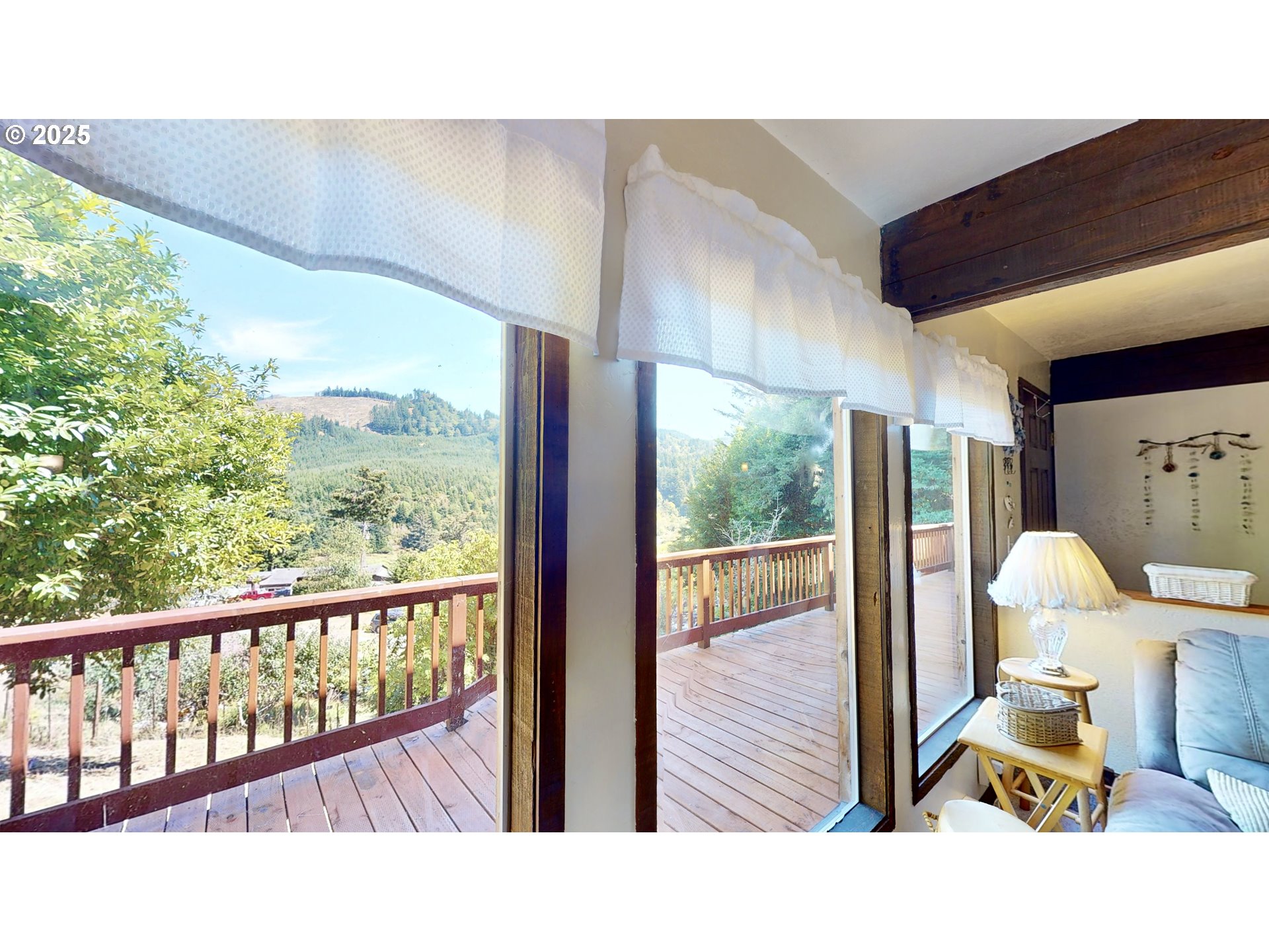 28656 Brooks Road Gold Beach, OR 97444 - Photo 10 of 43 Living Room