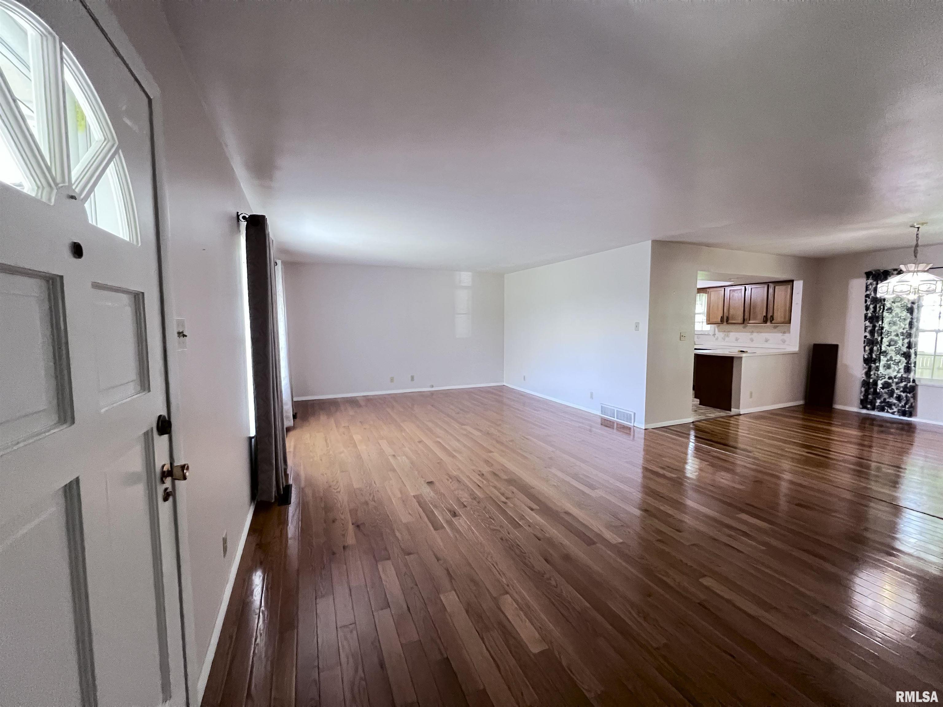 2575 West Striegel Road Carbondale, IL 62901 - Photo 4 of 37 Gallery Image 4