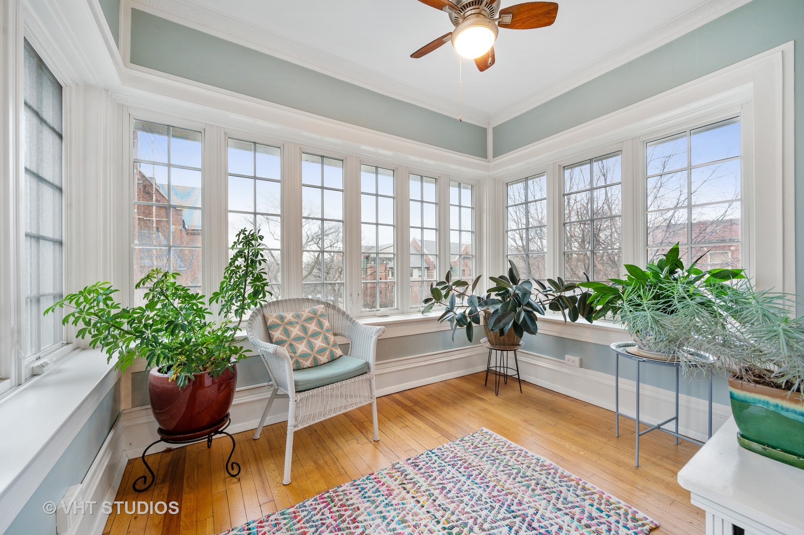 815 Ridge Avenue, Unit 3 Evanston, IL 60202 - Photo 4 of 16 a living room with furniture potted plant and a table