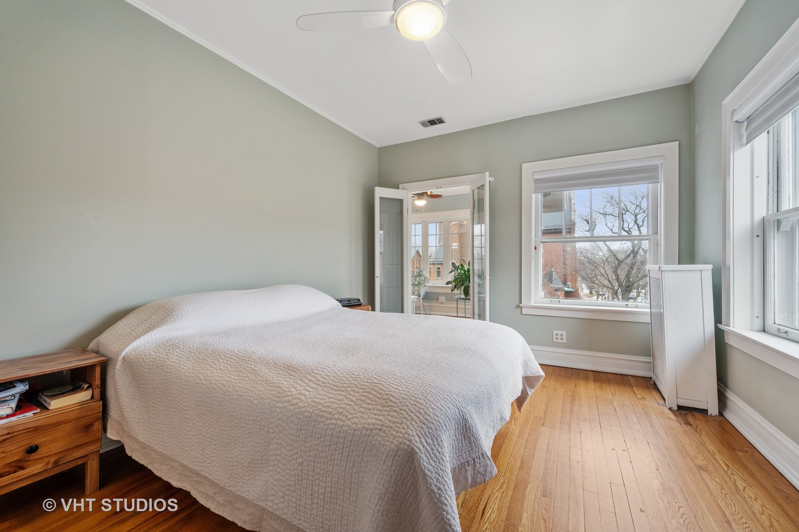815 Ridge Avenue, Unit 3 Evanston, IL 60202 - Photo 9 of 16 a bedroom with a bed and a large window with outer view