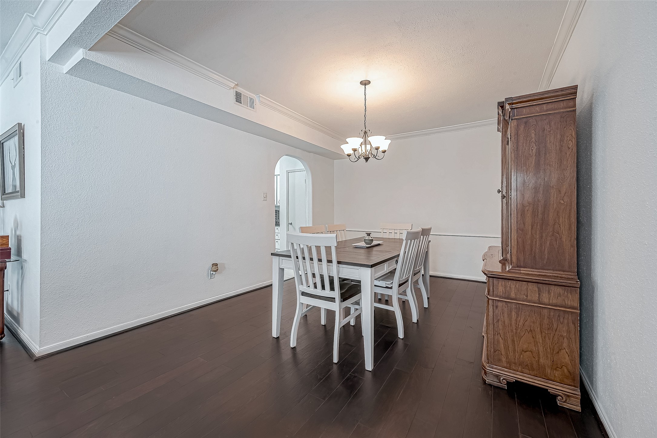 2100 Tanglewilde Street, Unit 189 Houston, TX 77063 - Photo 10 of 31 Formal dining room