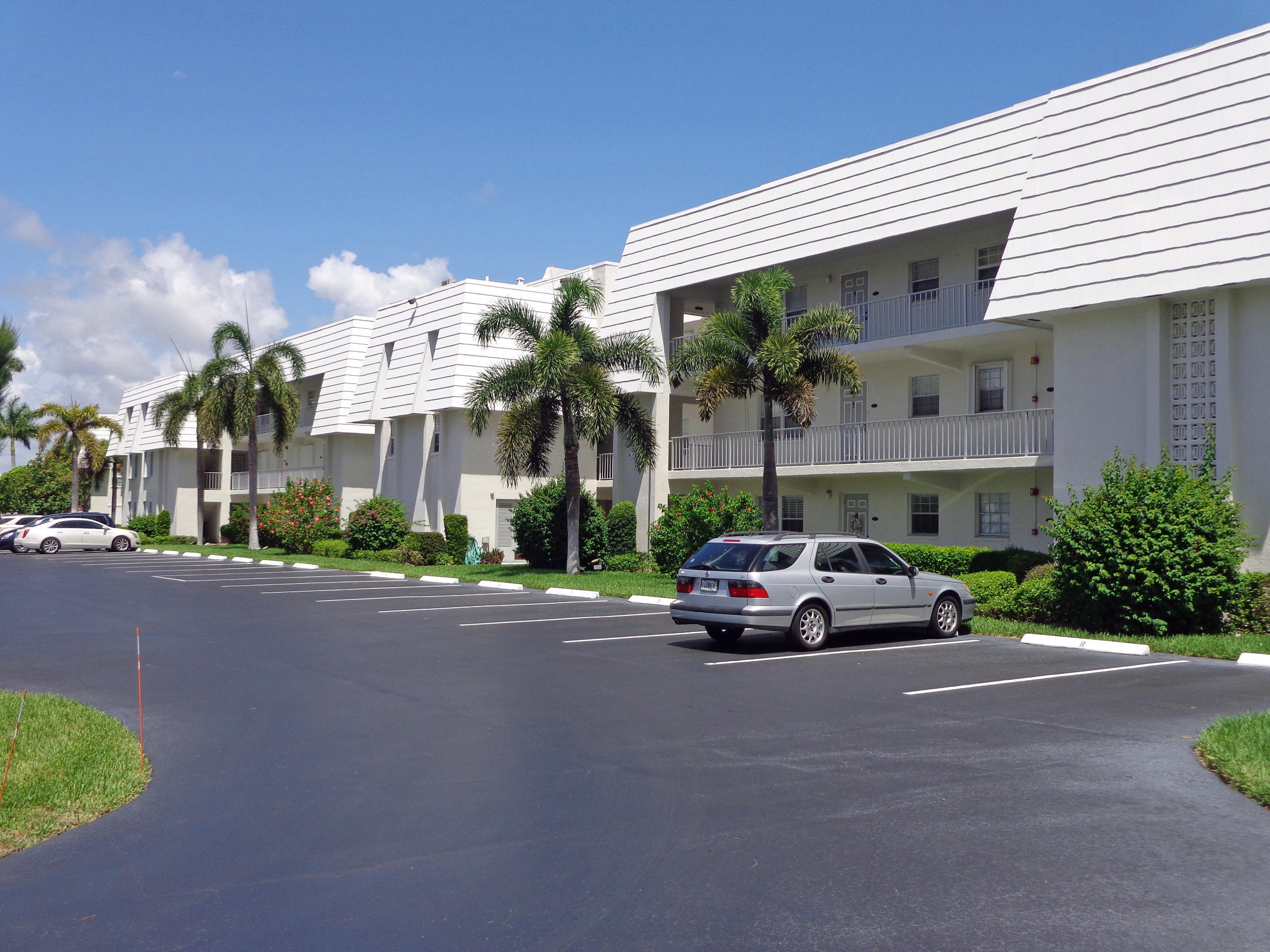 1070 Sugar Sands Boulevard, Unit 385 Riviera Beach, FL 33404 - Photo 19 of 21 Front of Building