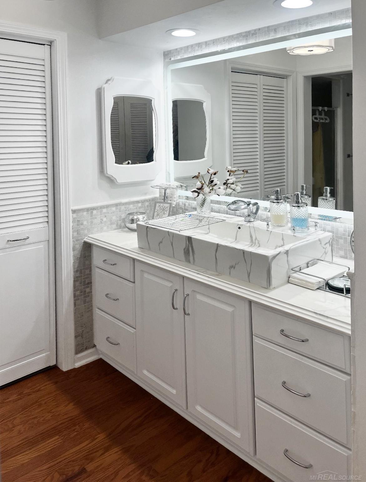 1750 Vernier Road, Unit 10 Grosse Pointe Woods, MI 48236 - Photo 32 of 34