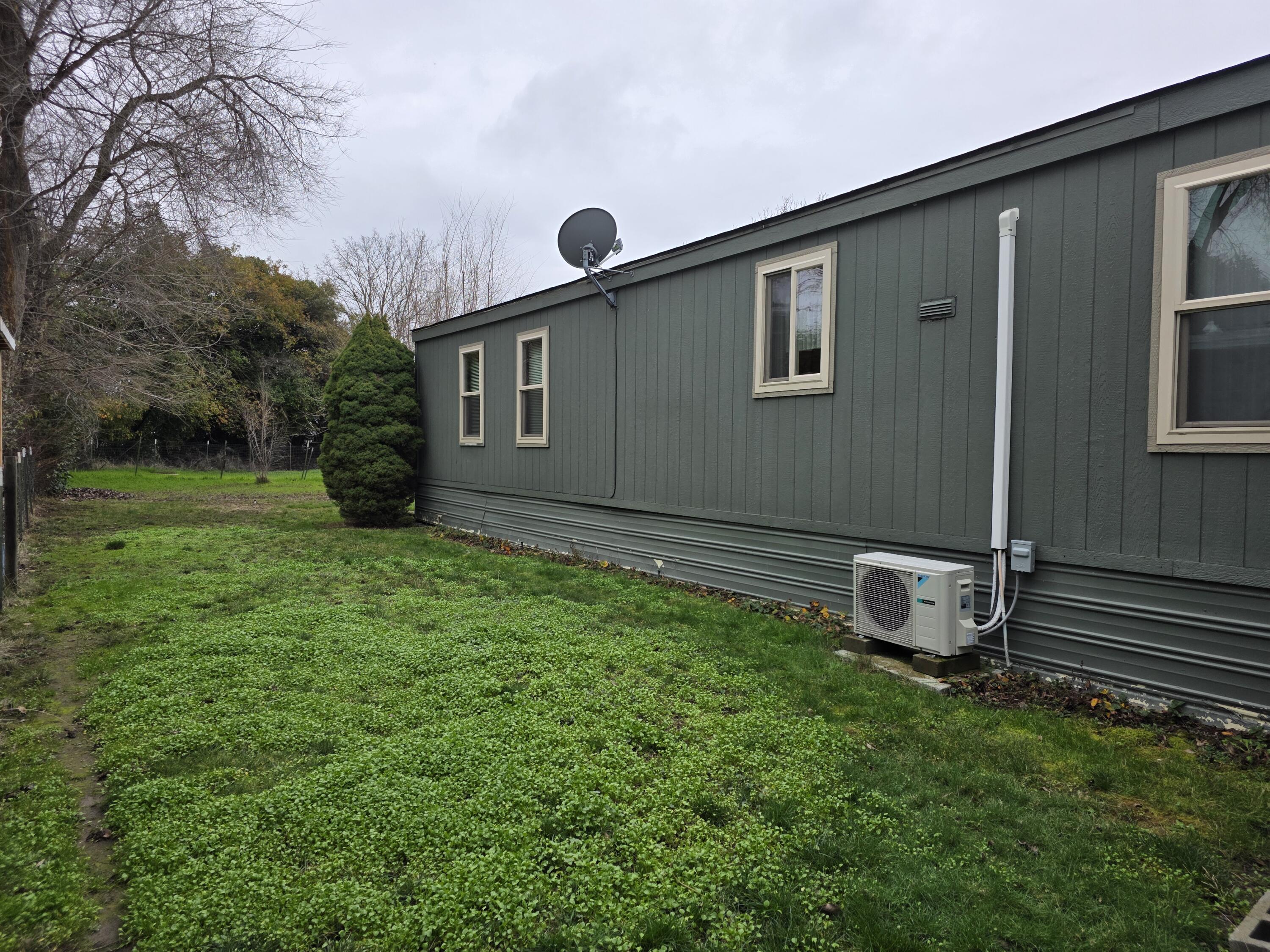 301 Freeman Road, Unit 30 Central Point, OR 97502 - Photo 15 of 26 a backyard of a house with seating space