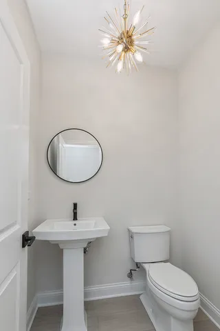 en view of a hallway with windows