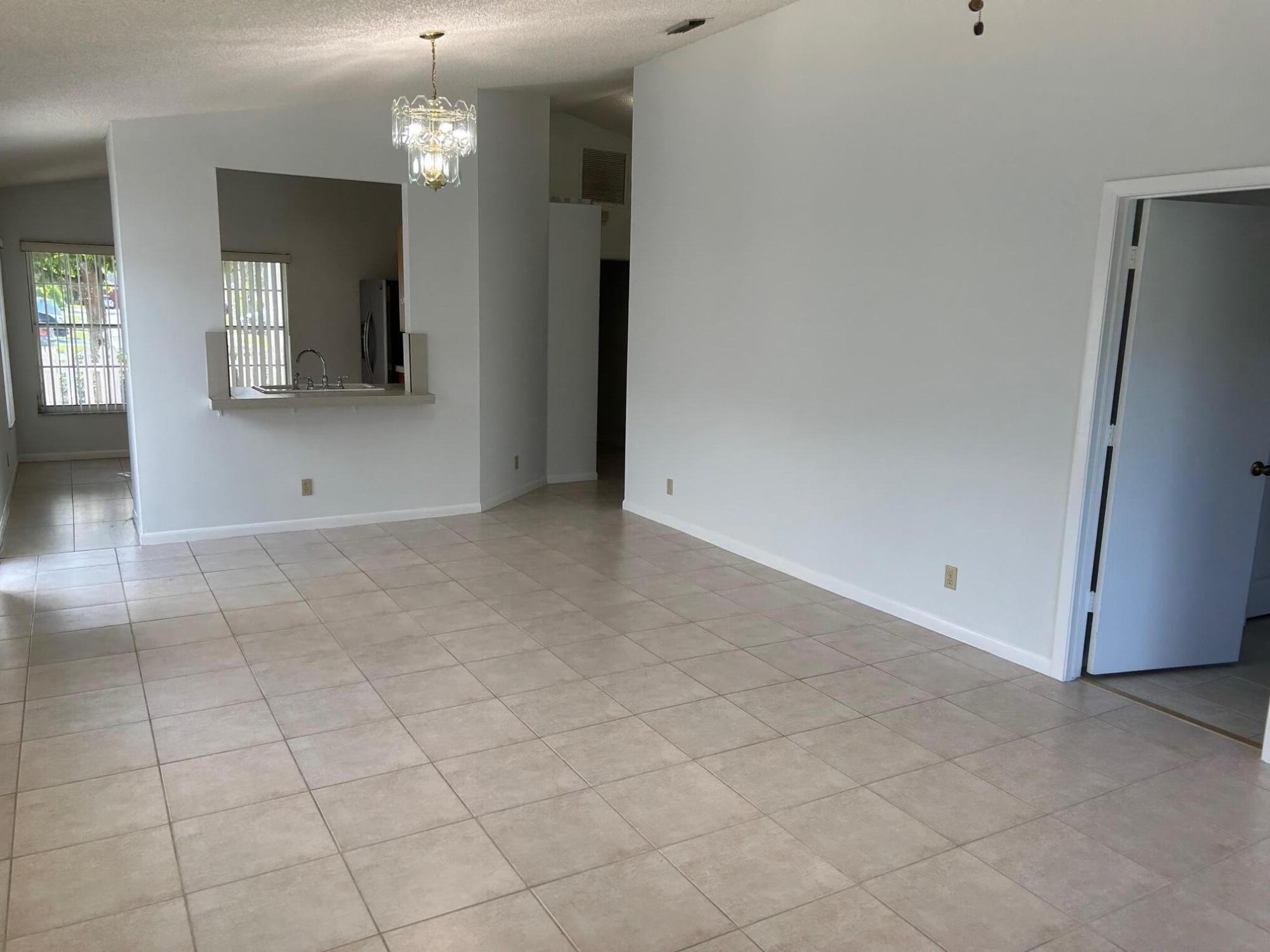 10136 Boynton Pl Circle Boynton Beach, FL 33437 - Photo 6 of 12 en view interior of house and natural light