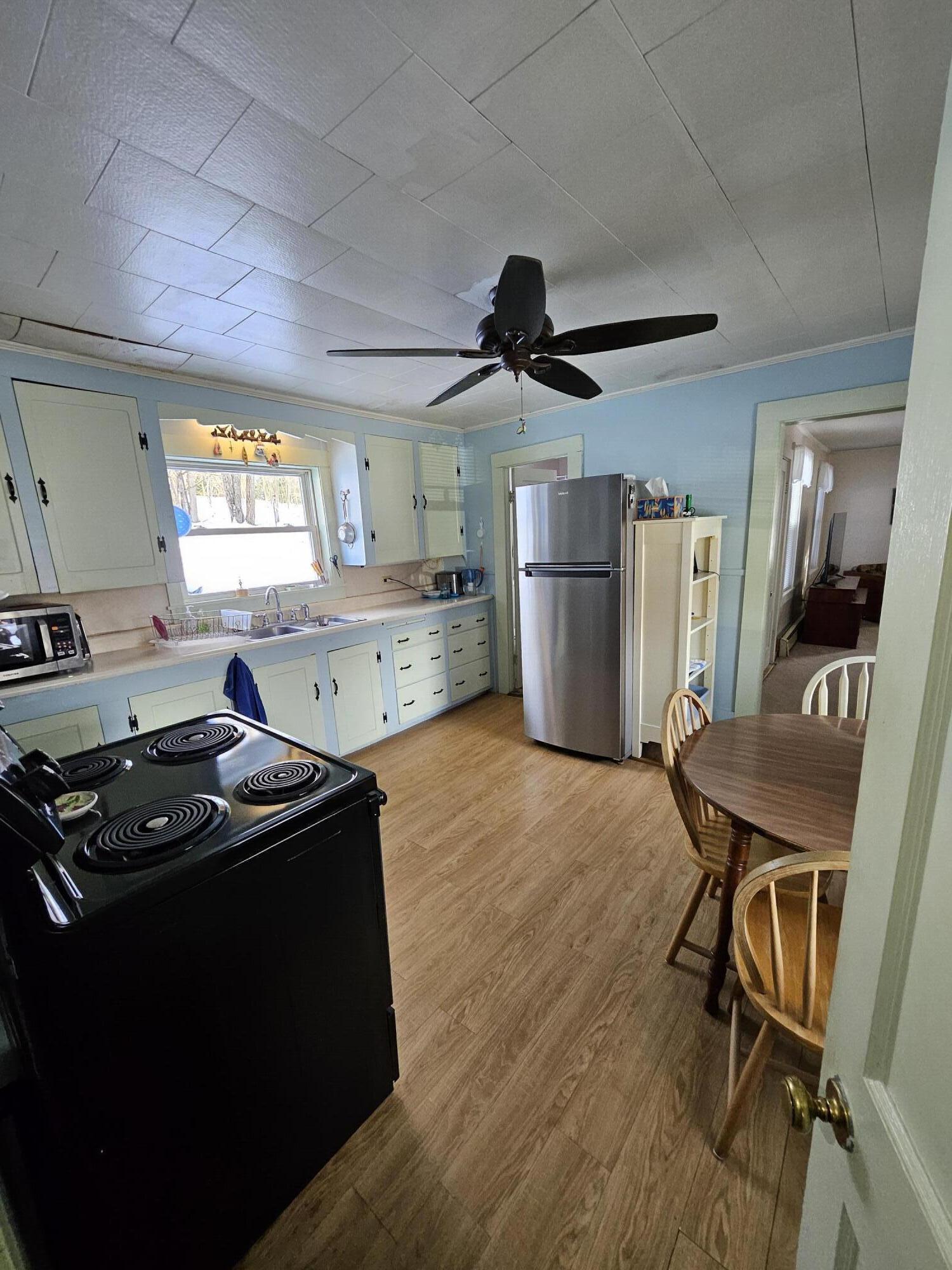 28 Sebago Road Hiram, ME 04041 - Photo 2 of 20 Sunny Country Kitchen