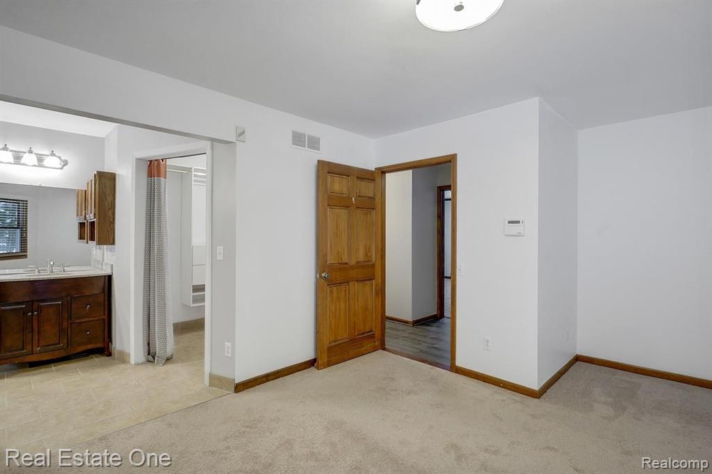 887 Woodridge Court Rochester, MI 48307 - Photo 33 of 39