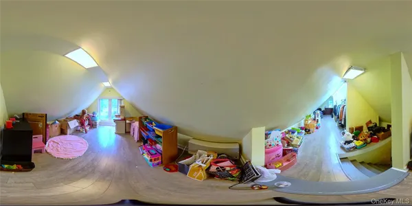 $950,000 | 6 Morris Lane, Great Neck, NY 11024